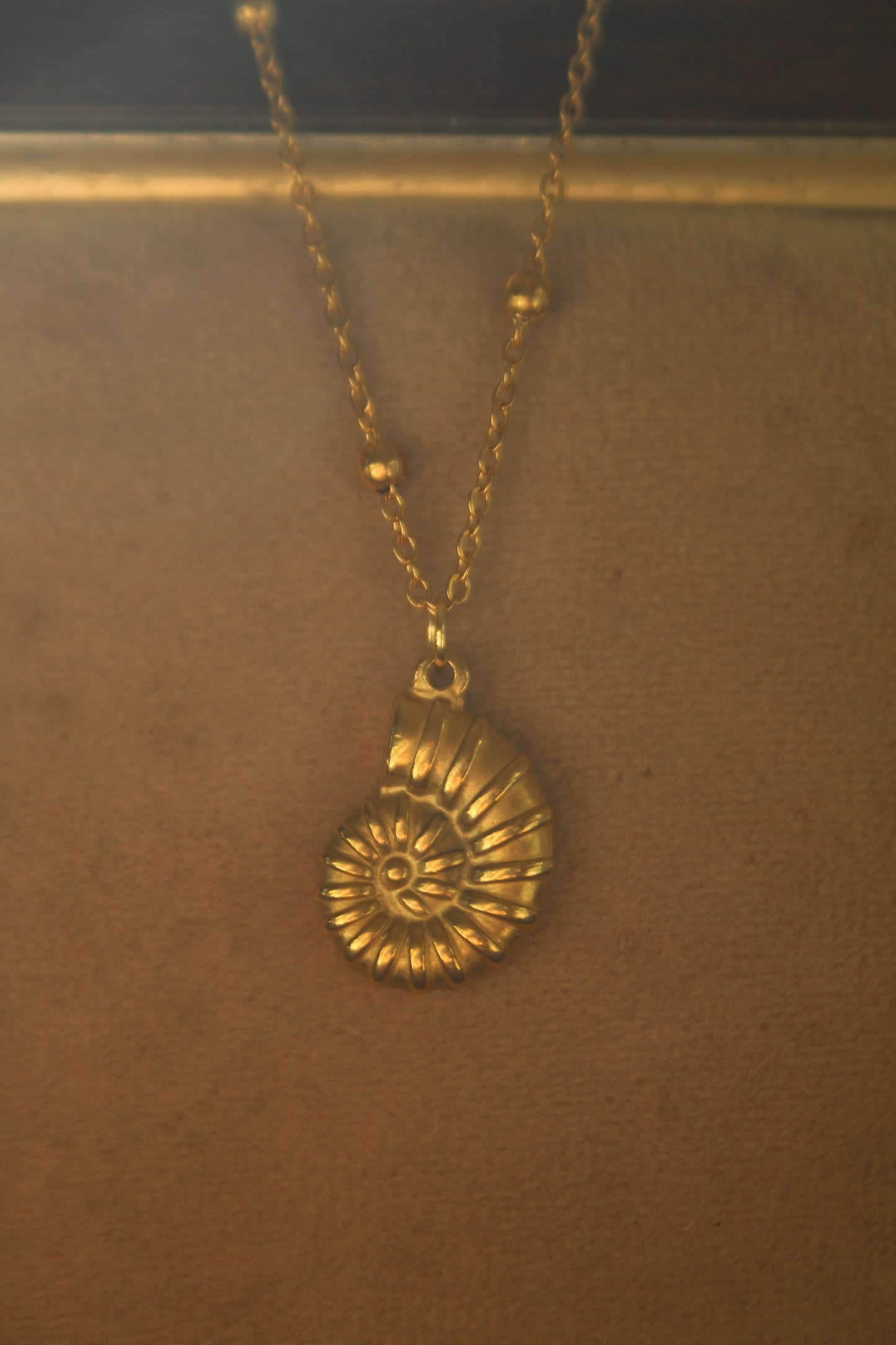 Gold Seashell Necklace – 18K Gold-Plated, Waterproof & Durable