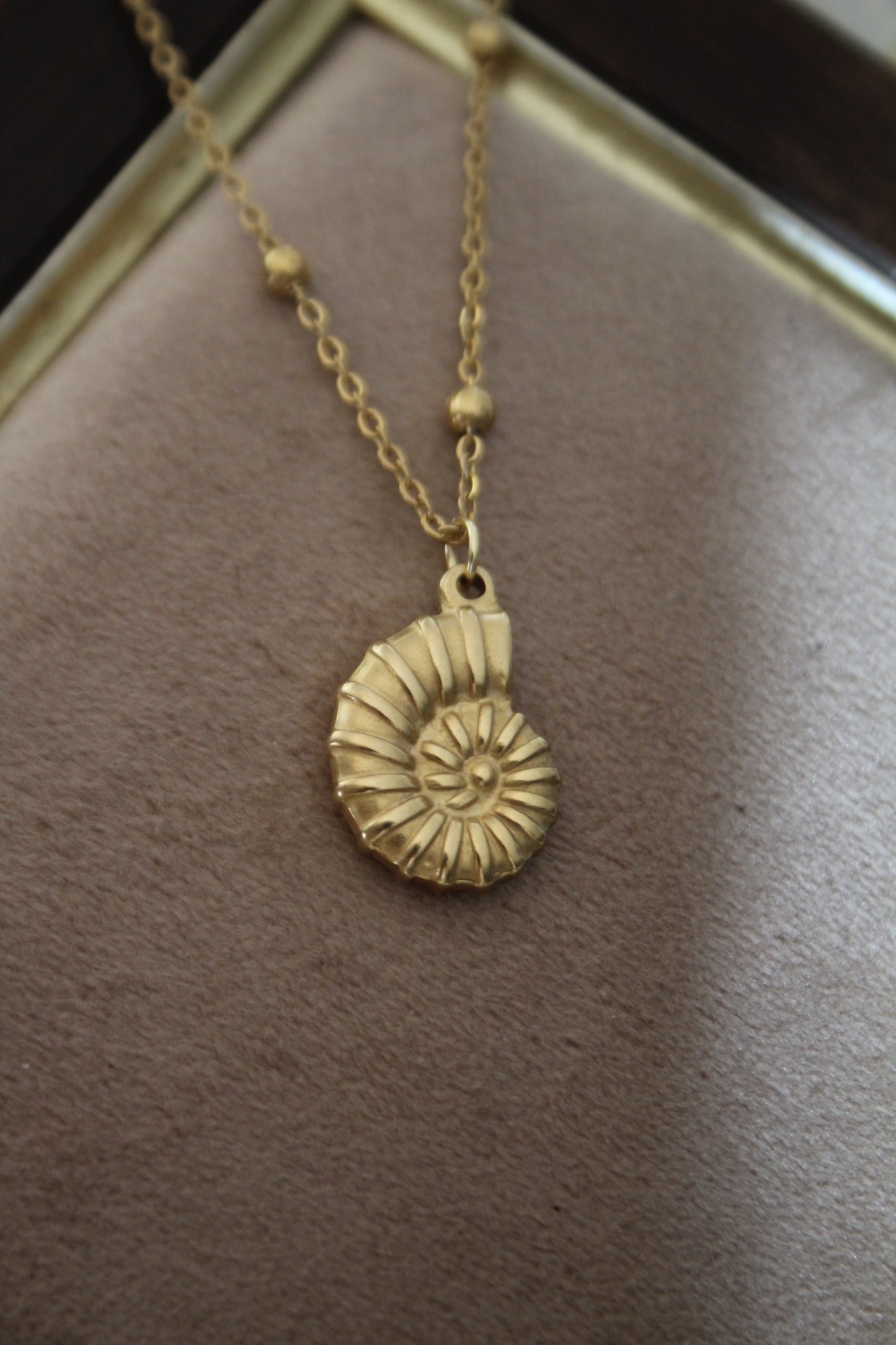 Gold Seashell Necklace – 18K Gold-Plated, Waterproof & Durable