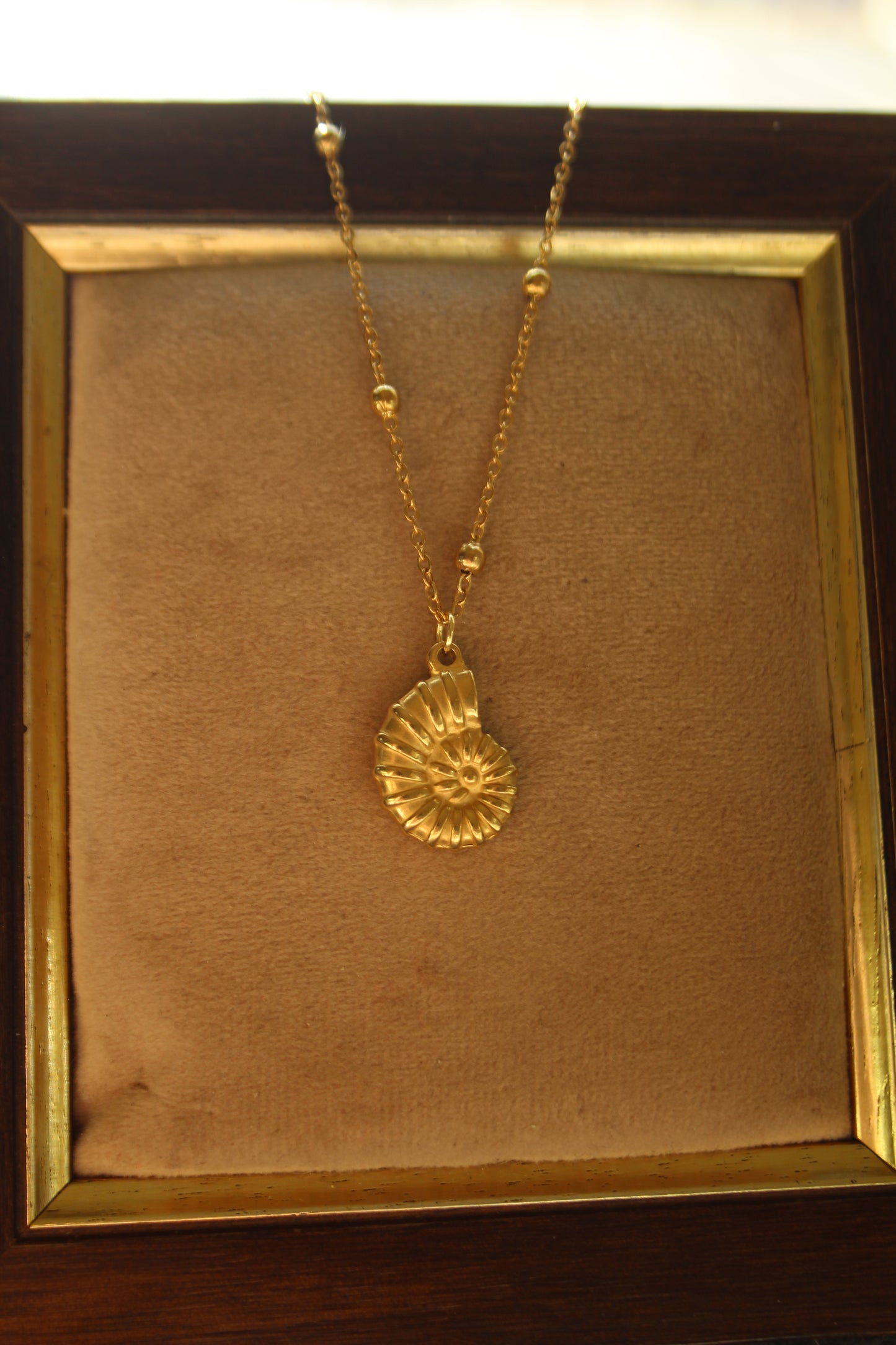 Gold Seashell Necklace – 18K Gold-Plated, Waterproof & Durable