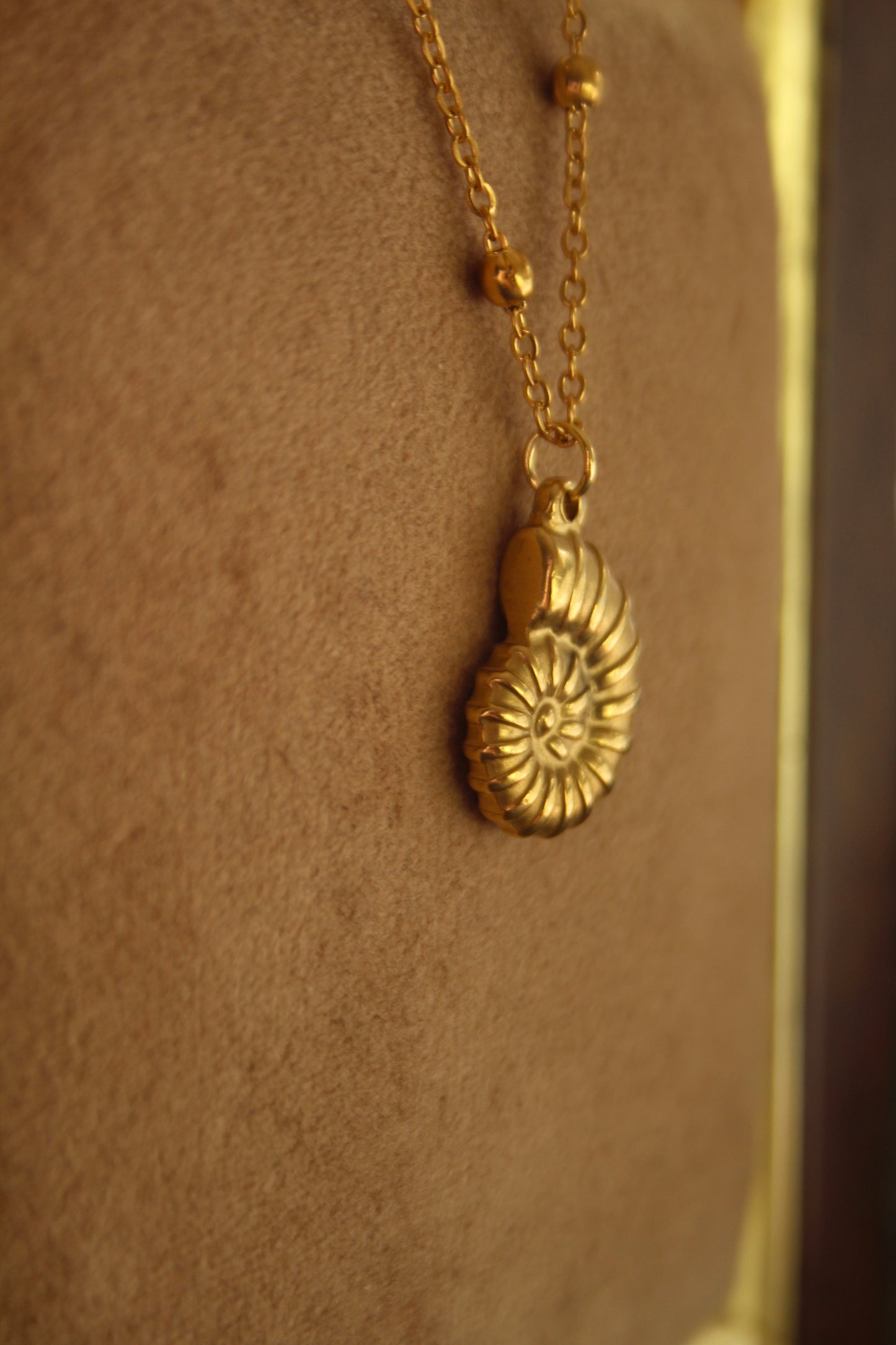 Gold Seashell Necklace – 18K Gold-Plated, Waterproof & Durable