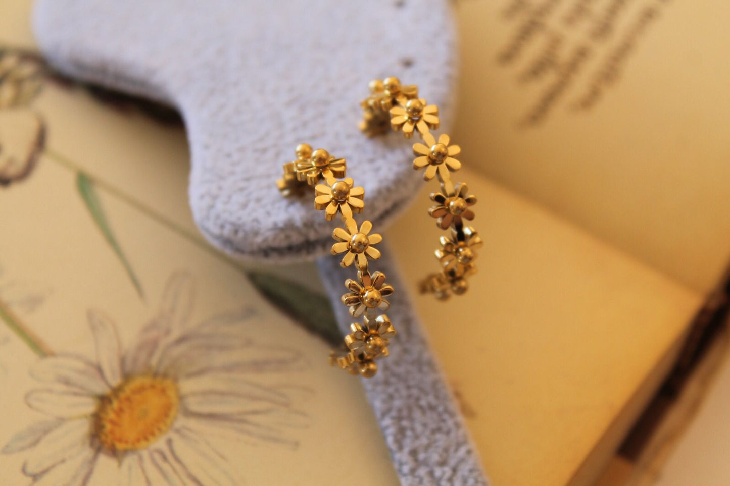 18k Gold Daisy Flower Hoop Earrings