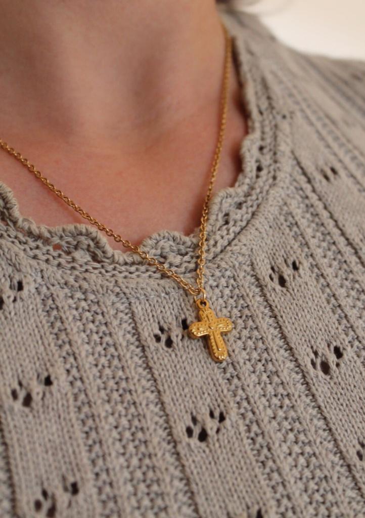 Dainty Gold Cross Pendant Necklace