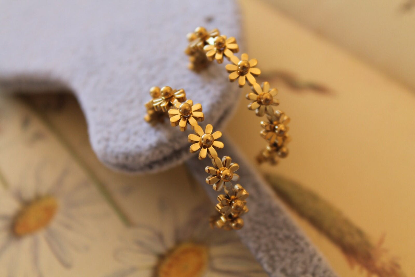 18k Gold Daisy Flower Hoop Earrings