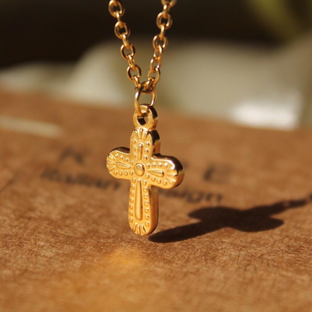 Dainty Gold Cross Pendant Necklace