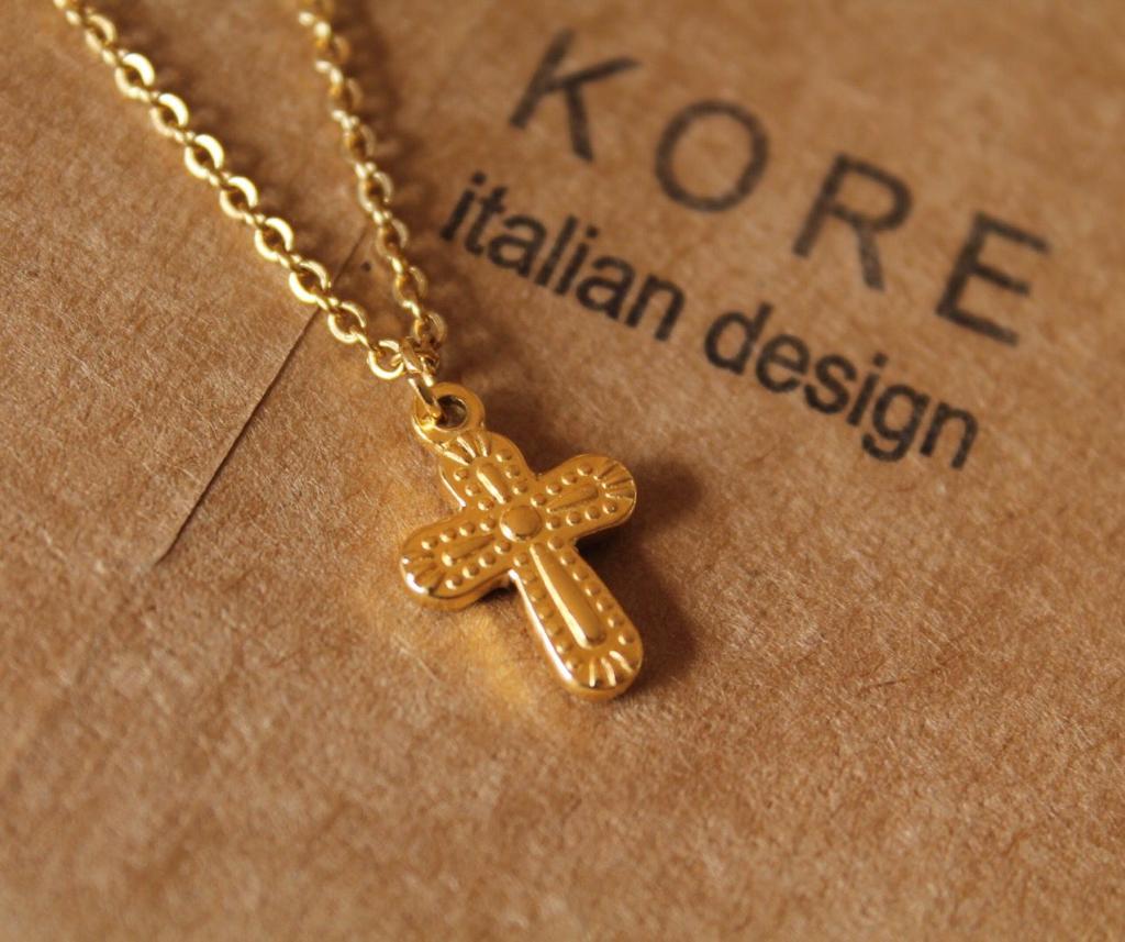 Dainty Gold Cross Pendant Necklace