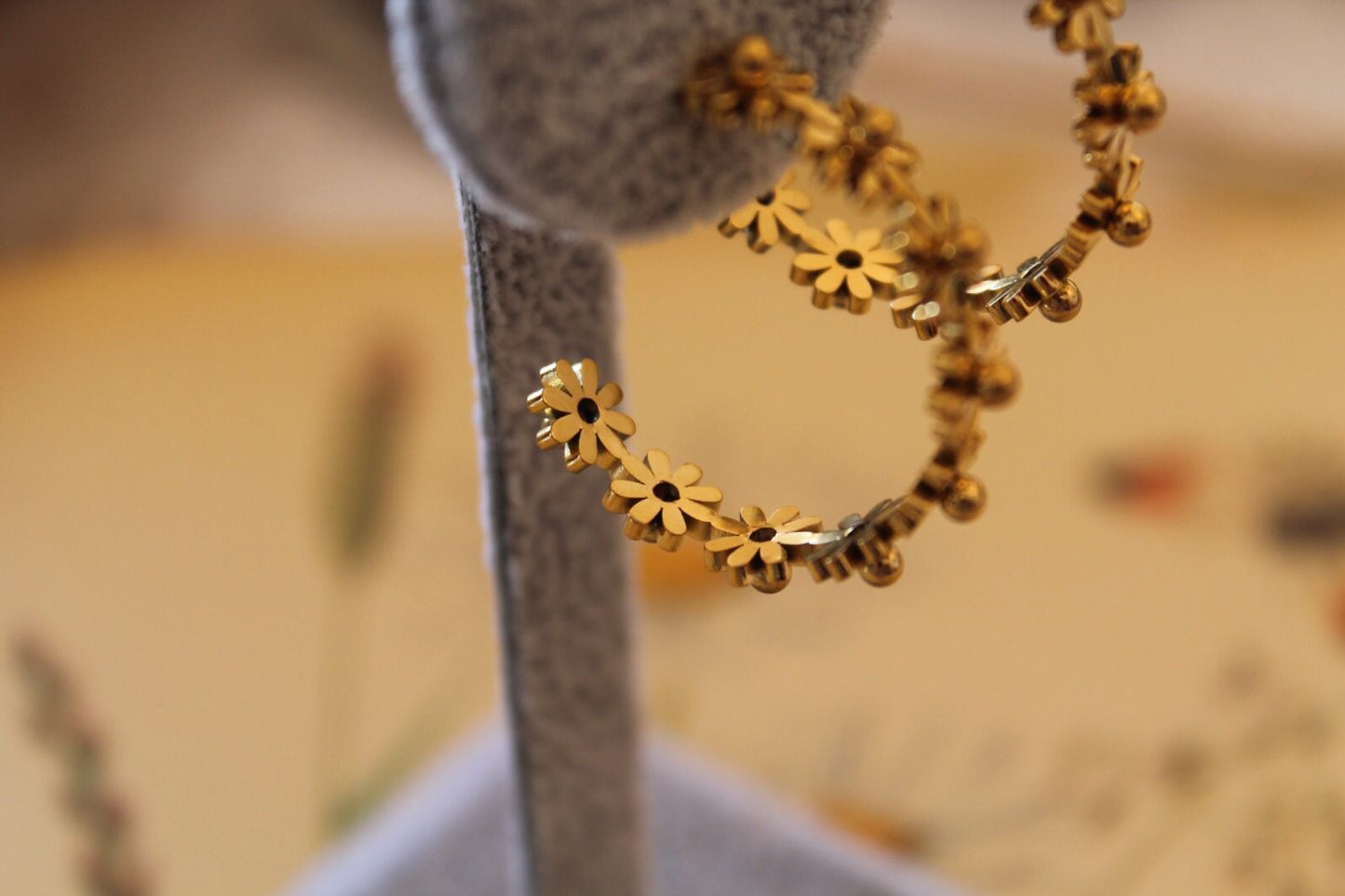 18k Gold Daisy Flower Hoop Earrings